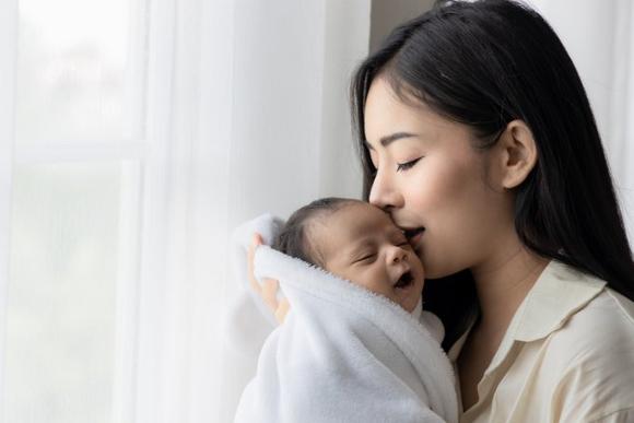 Postnatal nutritional plans to help ensure healthy milk production and wellness for mother and baby.